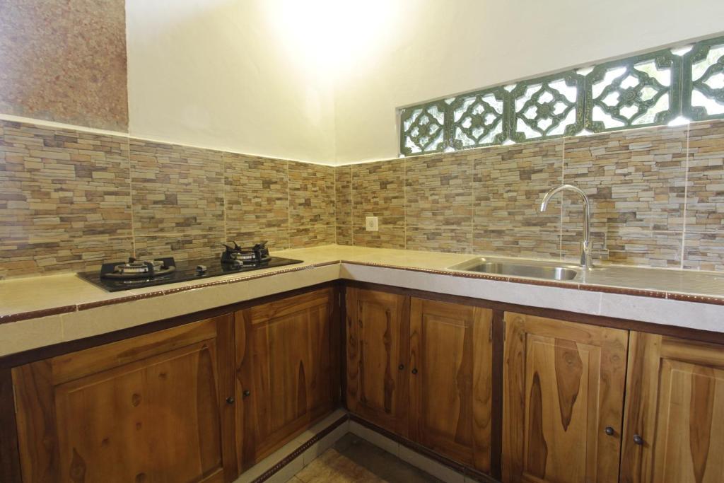 Kuchyň nebo kuchyňský kout v ubytování Pekak Mangku Guest House