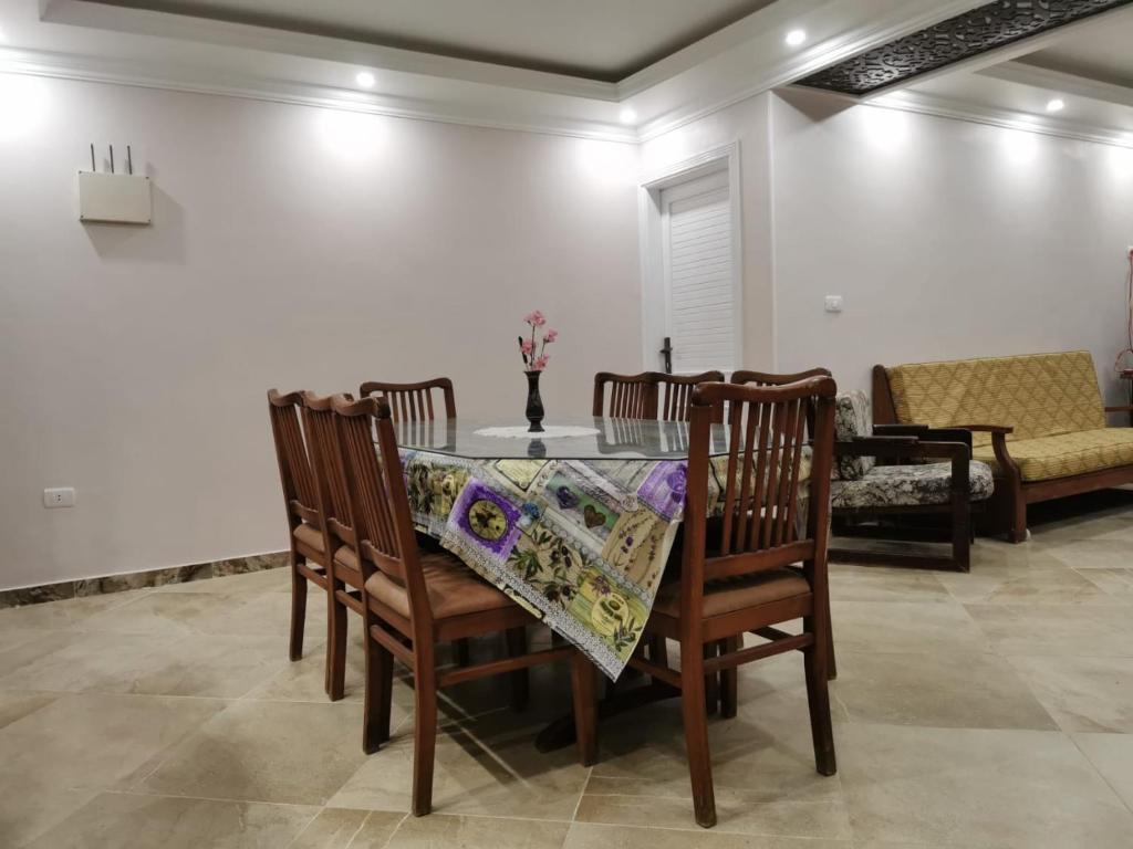 Fotografie z fotogalerie ubytování فيلا هادئة بحديقة خاصة 2 v destinaci Dawwār Abū Maḩrūs