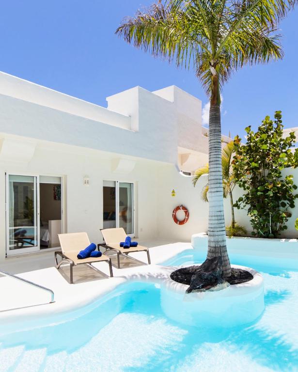 Bazén v ubytovaní KATIS Villas Boutique in Bahiazul alebo v jeho blízkosti