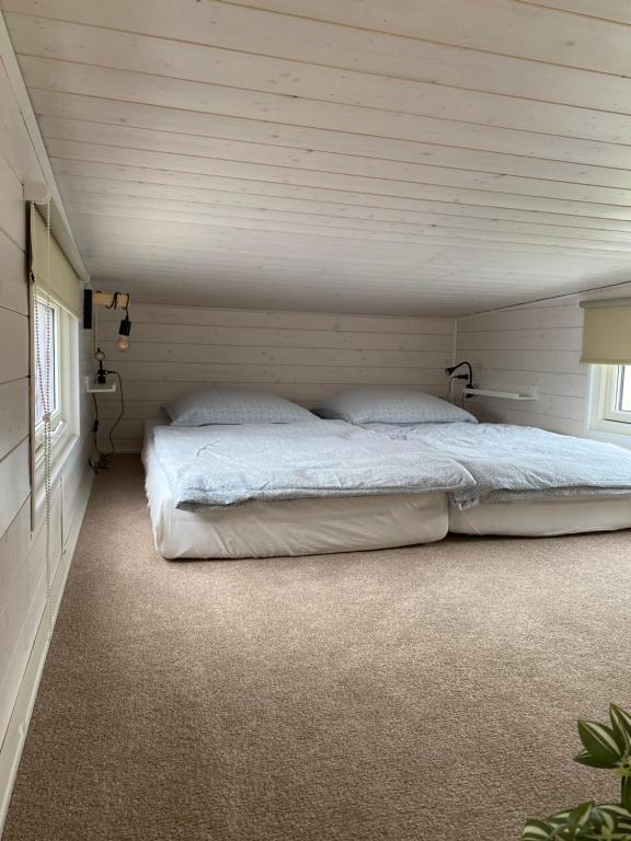 Postel nebo postele na pokoji v ubytování Tiny House Eberswalde Nähe Zentrum