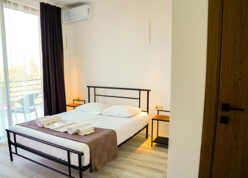 Ένα ή περισσότερα κρεβάτια σε δωμάτιο στο Hotel General Tso Kobuleti