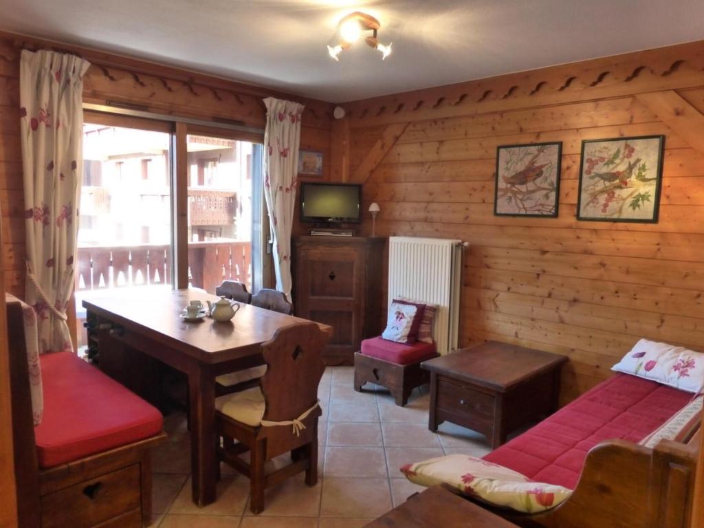 Zdjęcie z galerii obiektu Résidence Fermes De Meribel Bat C - Confortable appartement 3 pièces pour 4 personnes aux pieds des pistes aves accès à la piscine situé à Meribel Village MAE-1800 w mieście Les Allues