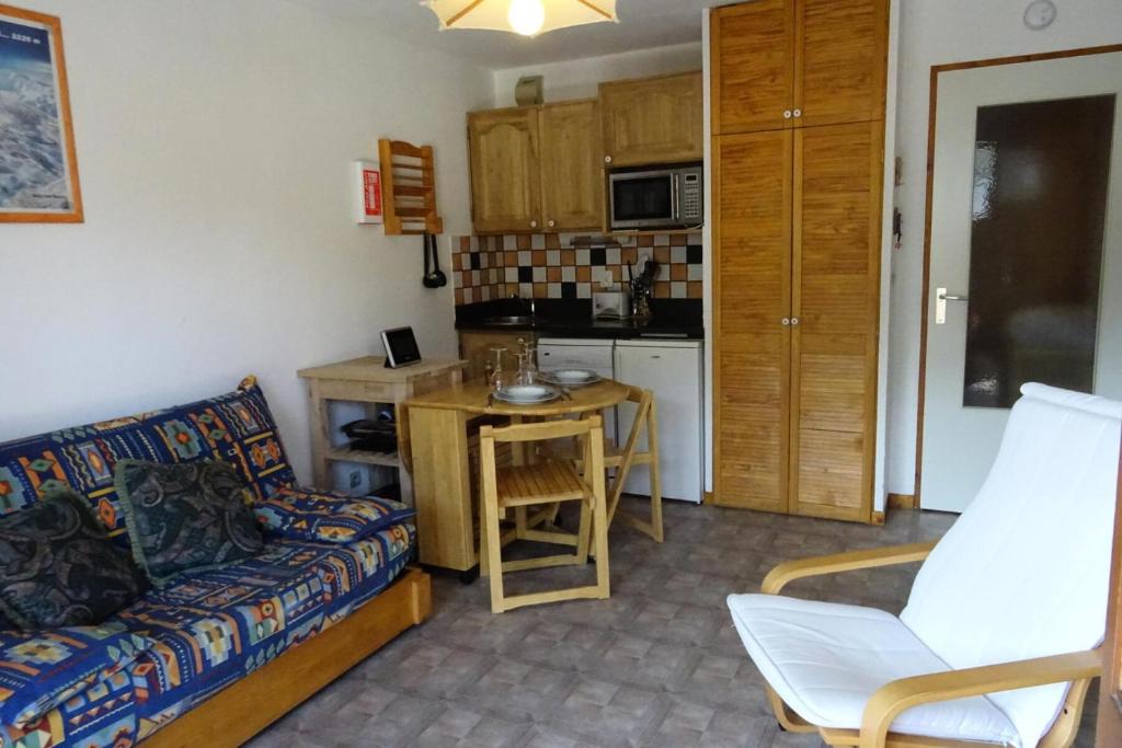 Kuchyňa alebo kuchynka v ubytovaní Résidence Jardins Du Nantet - Appartement 2 pièces 4 personnes à Bourg Saint Maurice proche du centre ville et des commerces MAE-1816