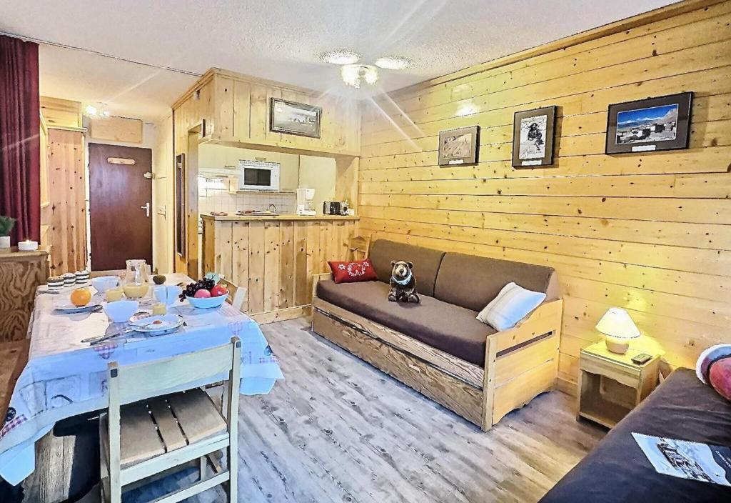 Kuchyňa alebo kuchynka v ubytovaní Résidence Le Pramecou - Joli studio 4 personnes à Tignes proche des pistes et des commerces dans le quartier du Val Claret. Appartement situé au 5ème ét MAE-2133