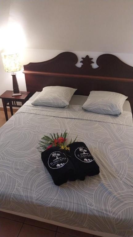 Postel nebo postele na pokoji v ubytování Ti Coco Luce family à Sainte Luce dans village de vacances