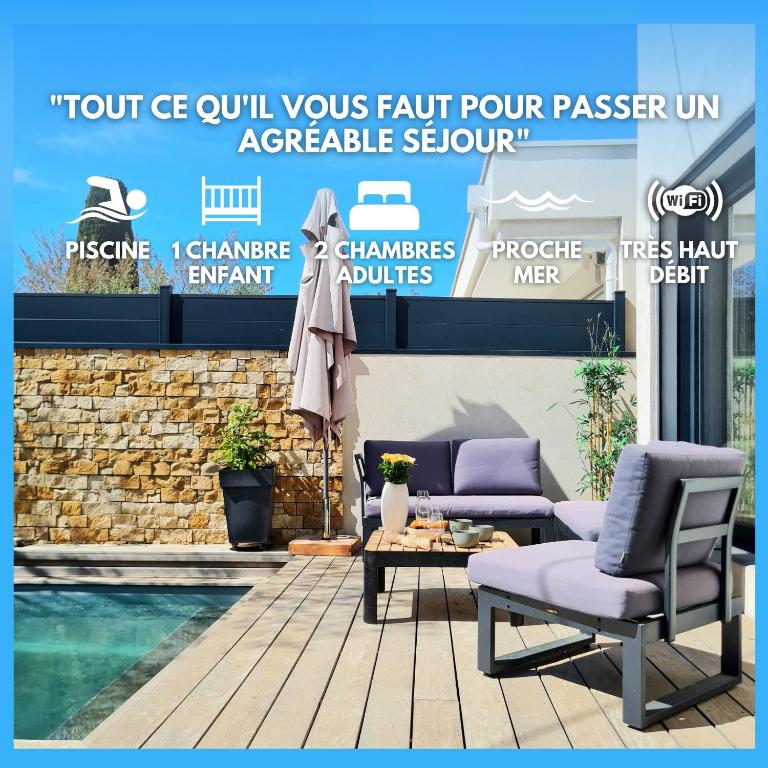 un patio avec une table et des chaises et une piscine dans l'établissement Les jardins du Lez * Piscine*Jardin* Proche mer, à Montpellier