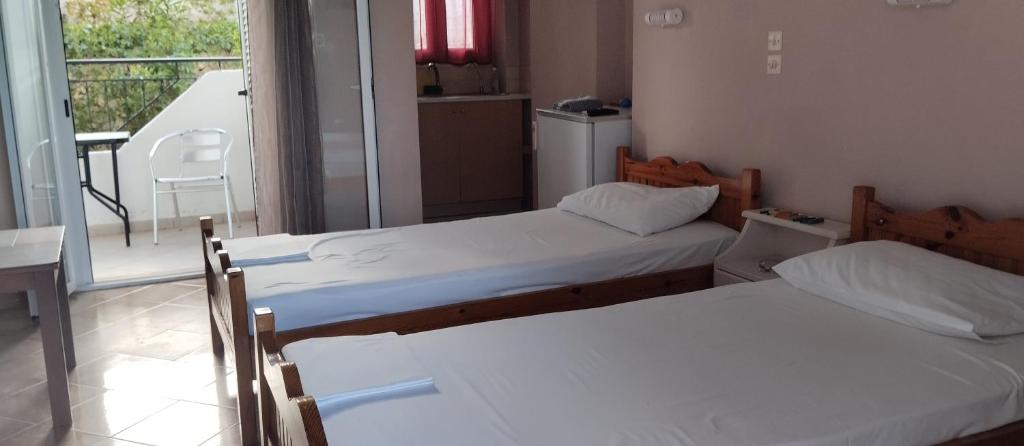 Postel nebo postele na pokoji v ubytování Kapandriti Rooms