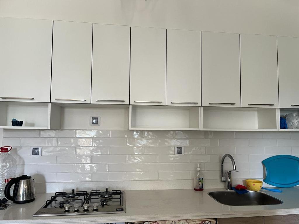 Kuchyň nebo kuchyňský kout v ubytování Studio For Rent In Marassi