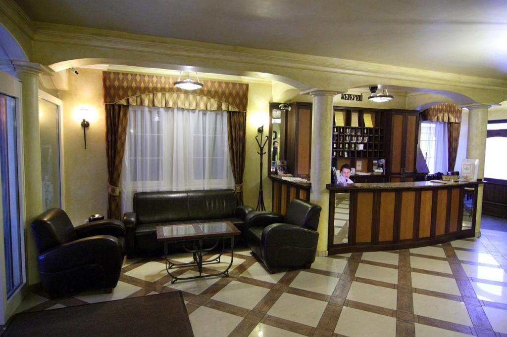 A seating area at Öreg Miskolcz Hotel