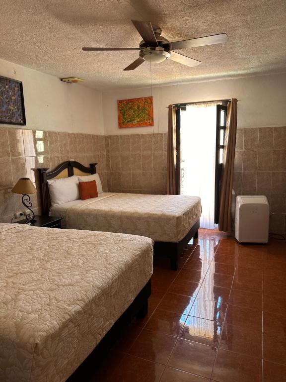 Postel nebo postele na pokoji v ubytování Hotel del Sol