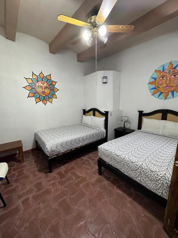 Postel nebo postele na pokoji v ubytování Hotel del Sol