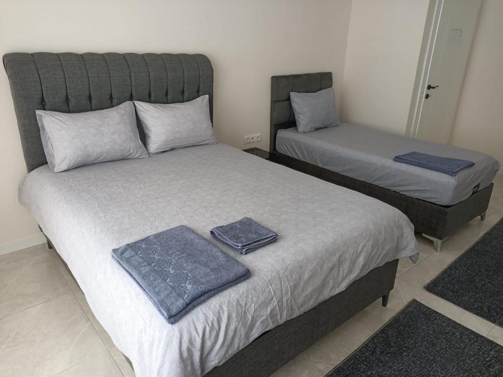 Postel nebo postele na pokoji v ubytování Yaşam Apart