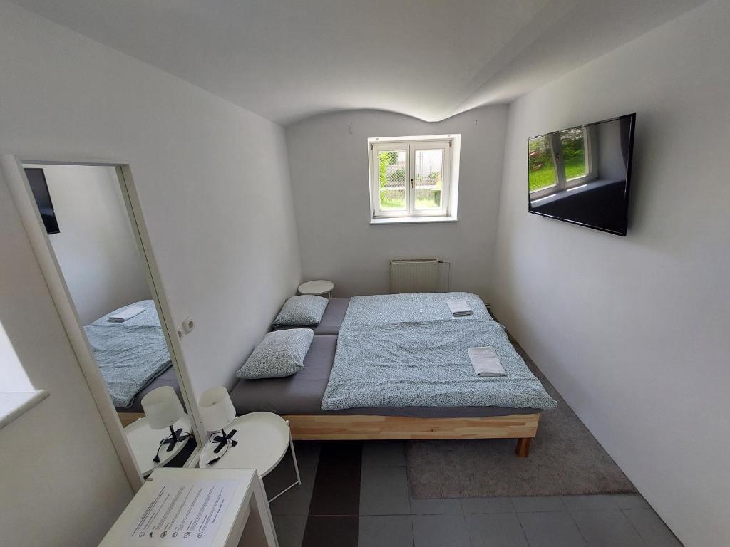 Postel nebo postele na pokoji v ubytování ROSE house - greenline accomodations