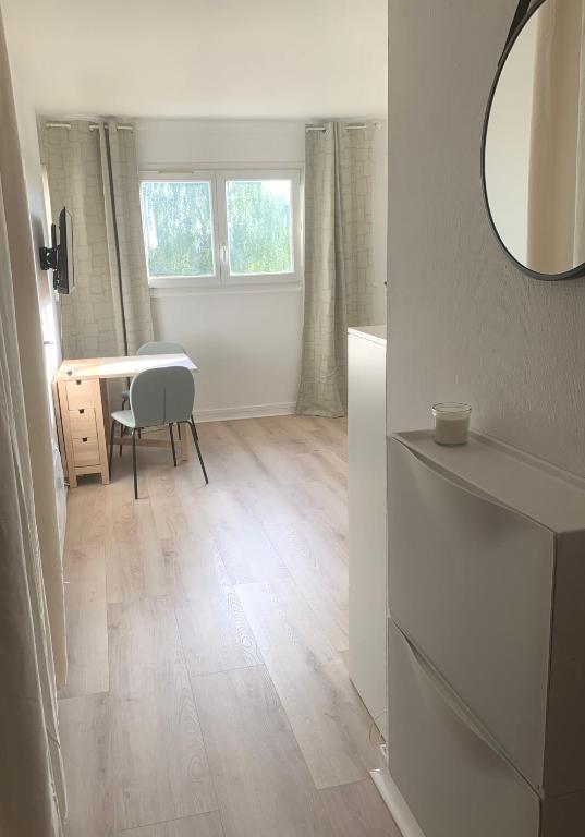 Photo de la galerie de l'établissement Appartement proche gare et zone d activité Maurepas, à Maurepas