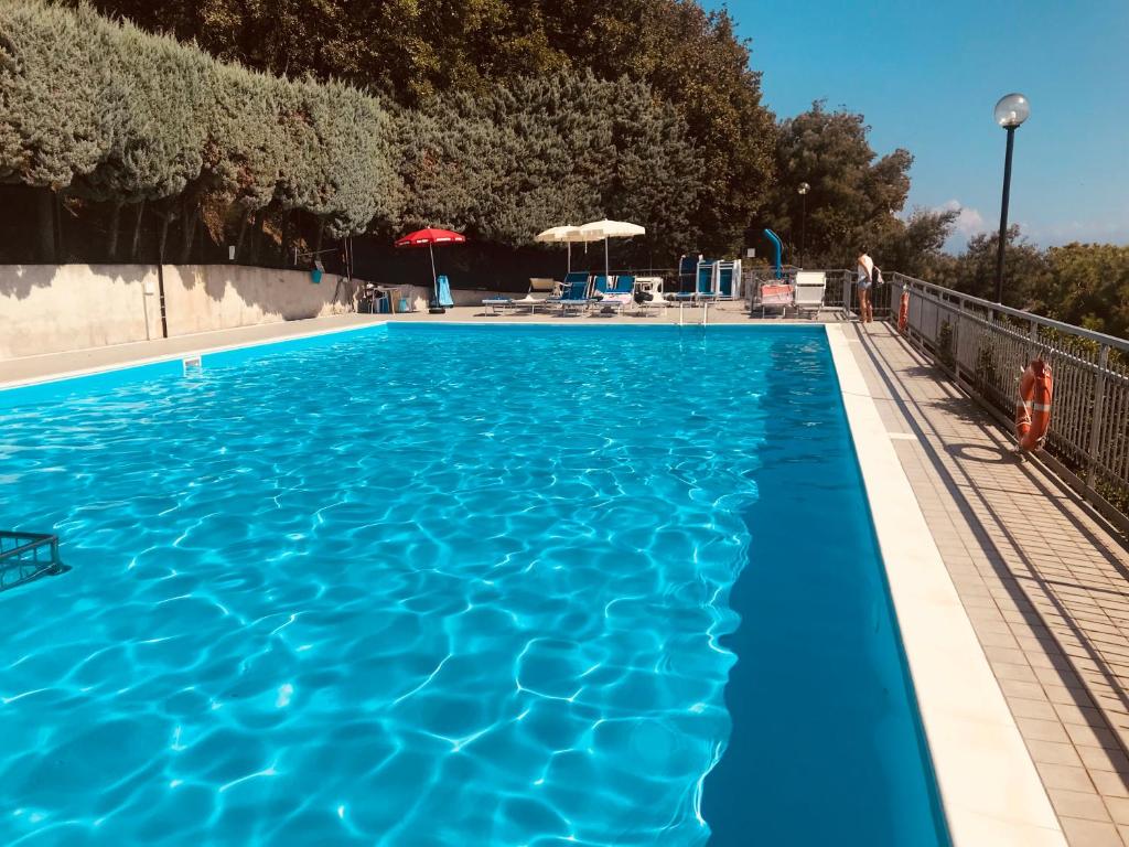 Φωτογραφία από το άλμπουμ του Vista mare piscina e servizio navetta σε Bergeggi