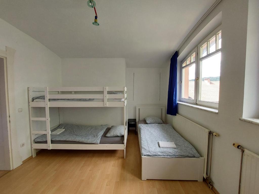 Postel nebo postele na pokoji v ubytování ROSE house - greenline accomodations