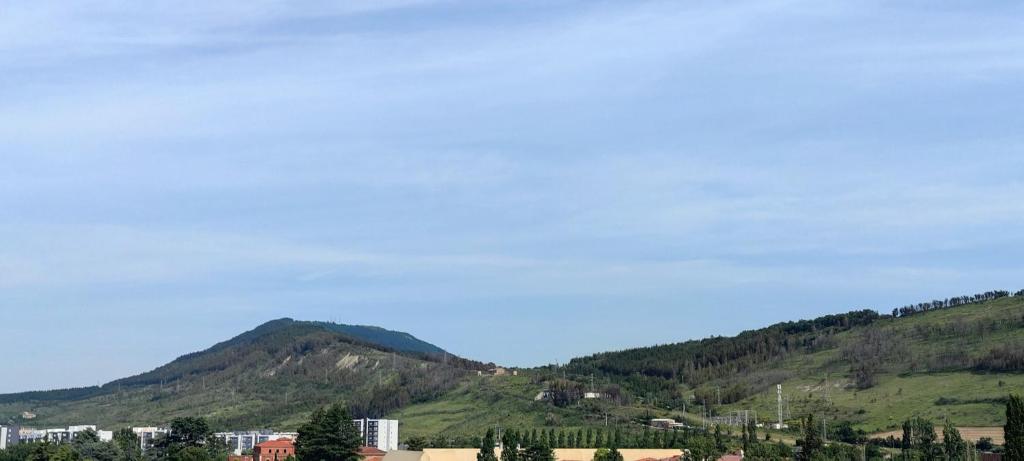 Nespecifikovaný výhled na hory nebo výhled na hory při pohledu z aparthotelu