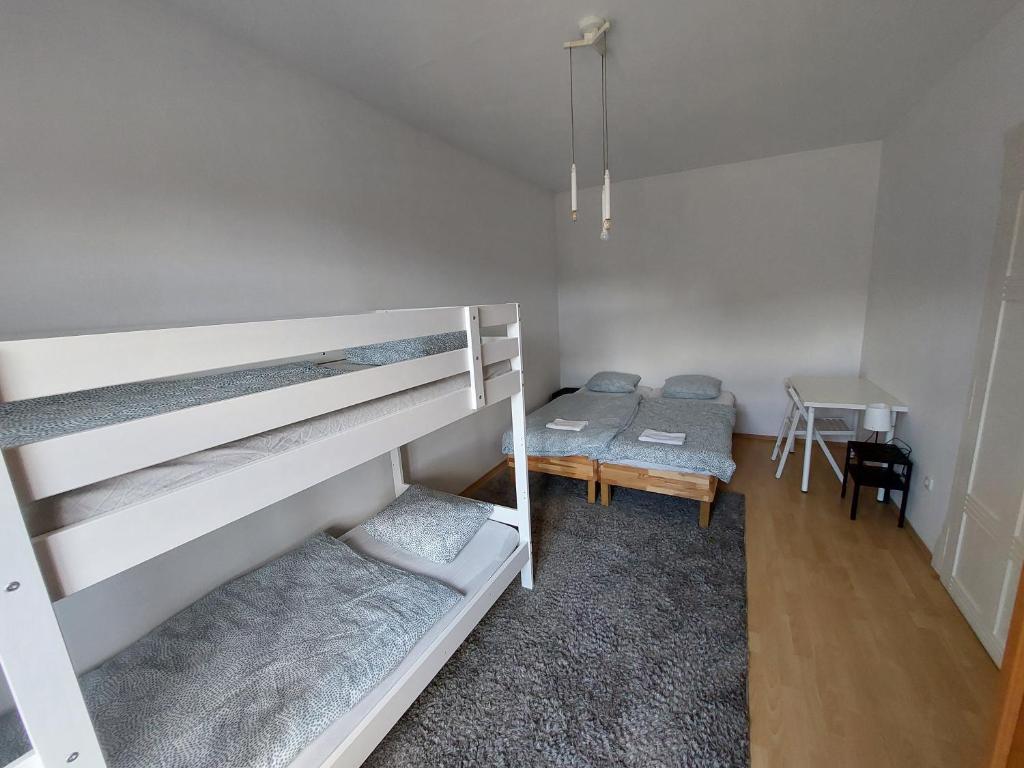 Postel nebo postele na pokoji v ubytování ROSE house - greenline accomodations