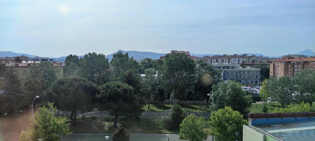 Nespecifikovaný výhled na hory nebo výhled na hory při pohledu z aparthotelu