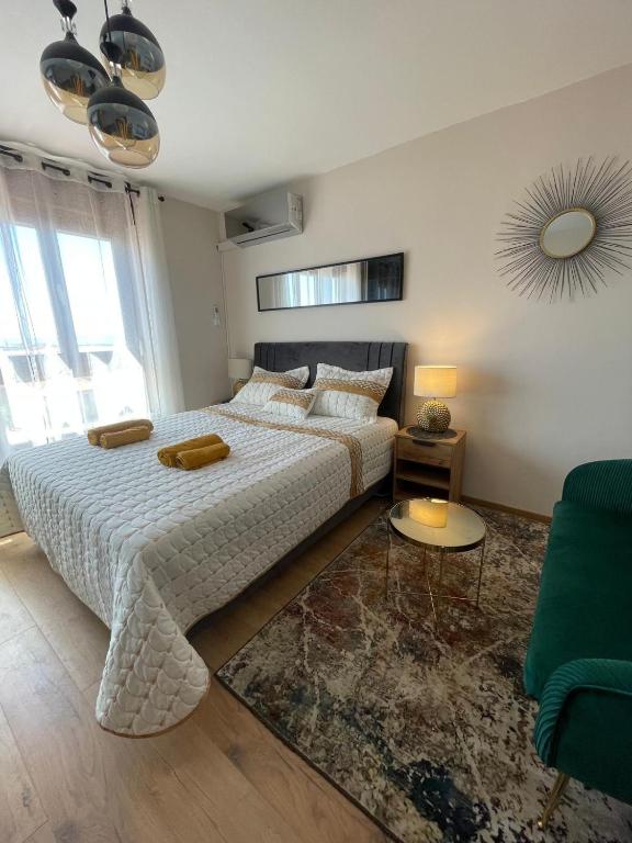 Apartment Holiday - One-Bedroom Apartment