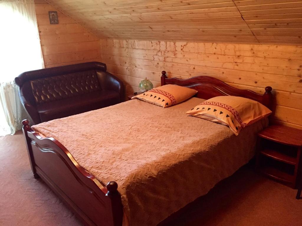 Postel nebo postele na pokoji v ubytování Villa PidStromom