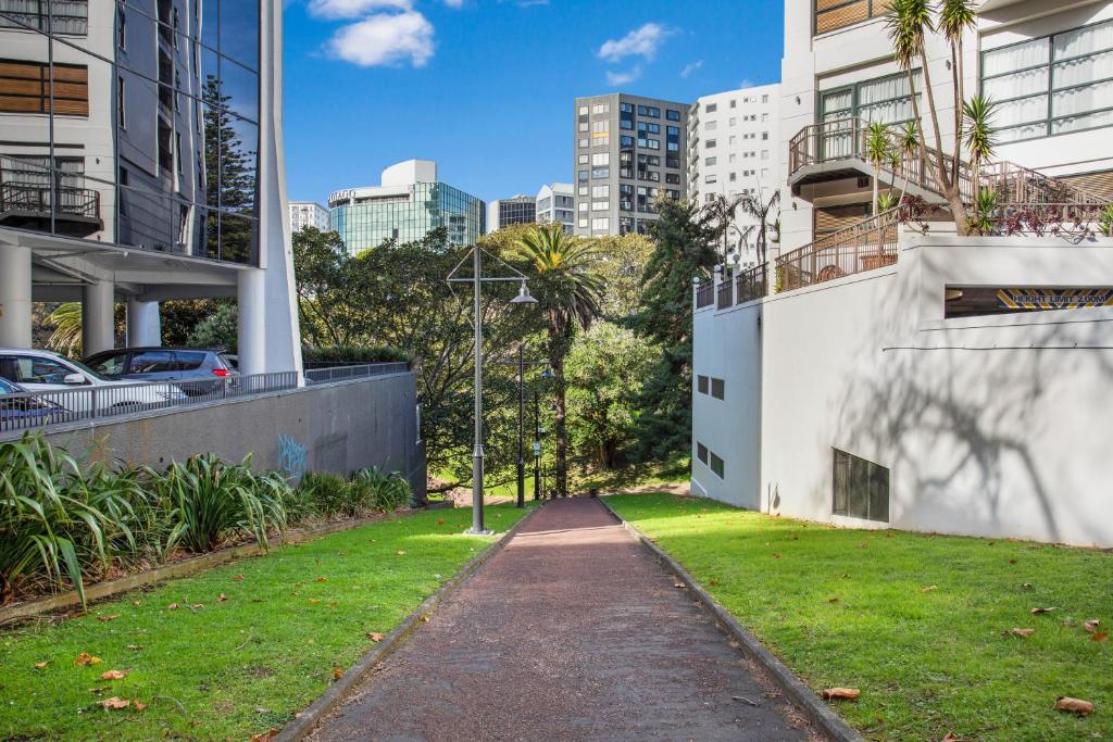 Greys Urban Escape with Spa, Pool - Gym - Resim 7