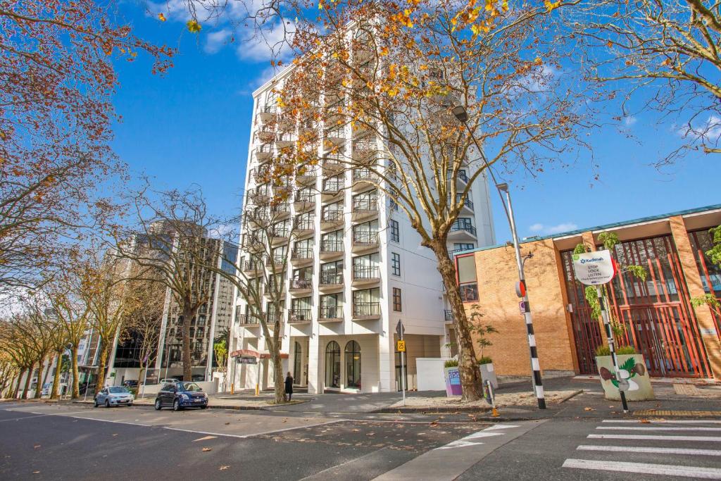 Greys Urban Escape with Spa, Pool - Gym - Resim 20