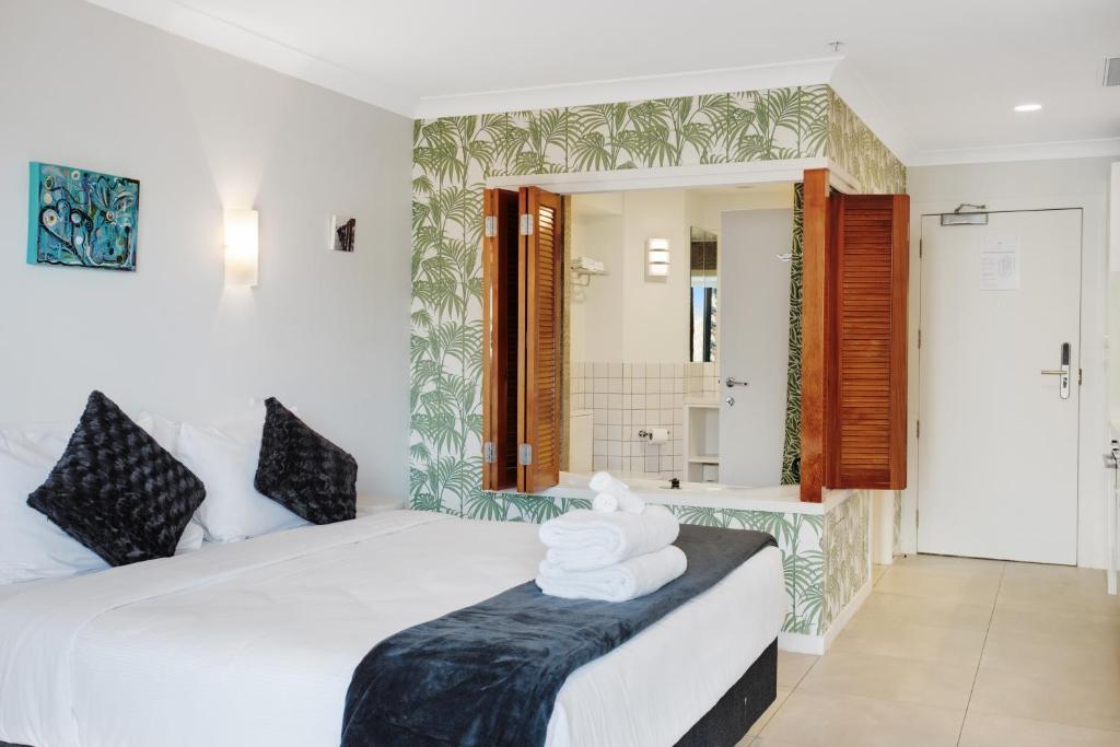 Greys Urban Escape with Spa, Pool - Gym - Resim 24