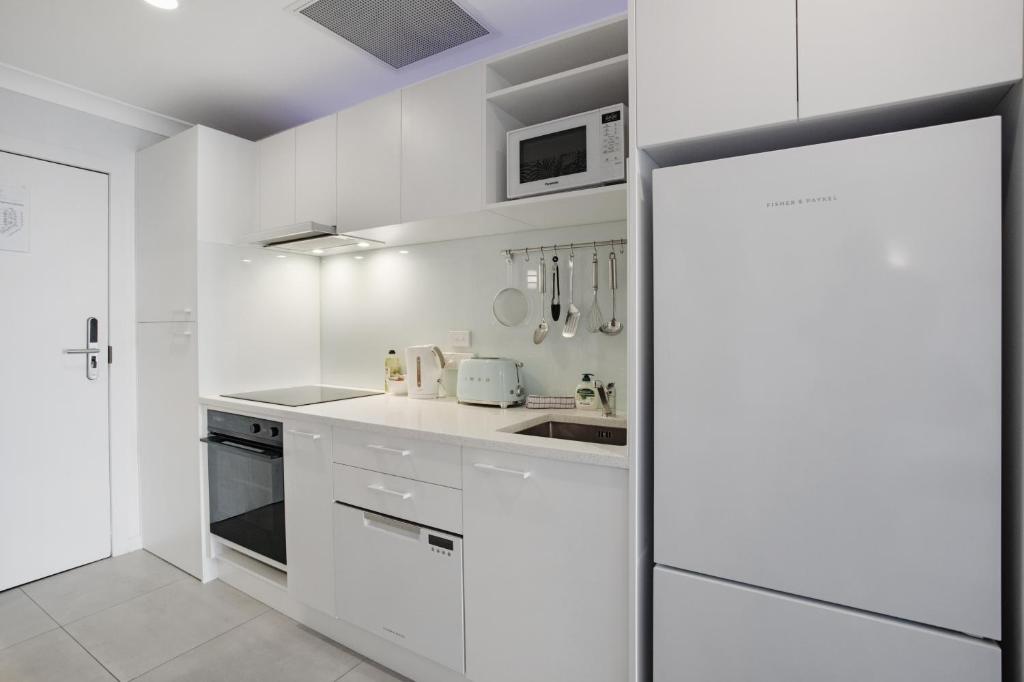 Greys Urban Escape with Spa, Pool - Gym - Resim 25