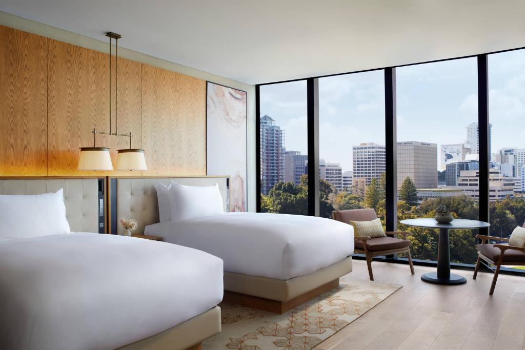 Postel nebo postele na pokoji v ubytování The Ritz-Carlton, Perth