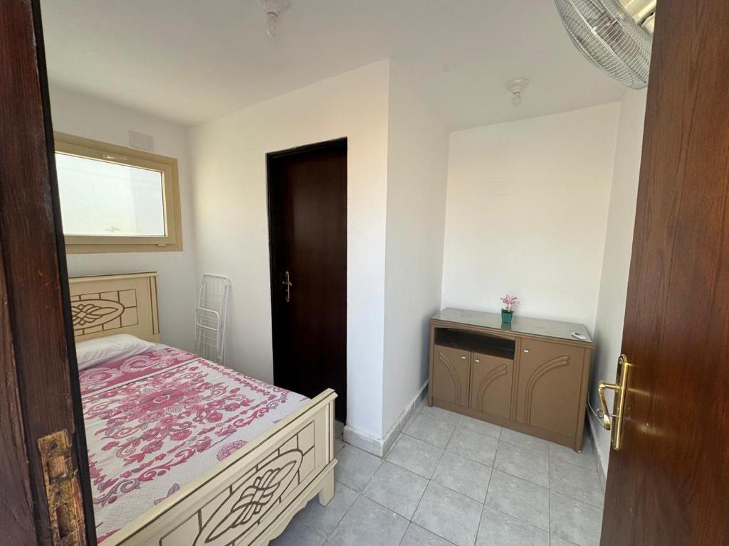 Kép Brand New Renovated Cheerful 3-bedroom Villa With 6 Pools FAMILY ONLY- Perla Marina Kilo 85 szállásáról El Alameinben a galériában