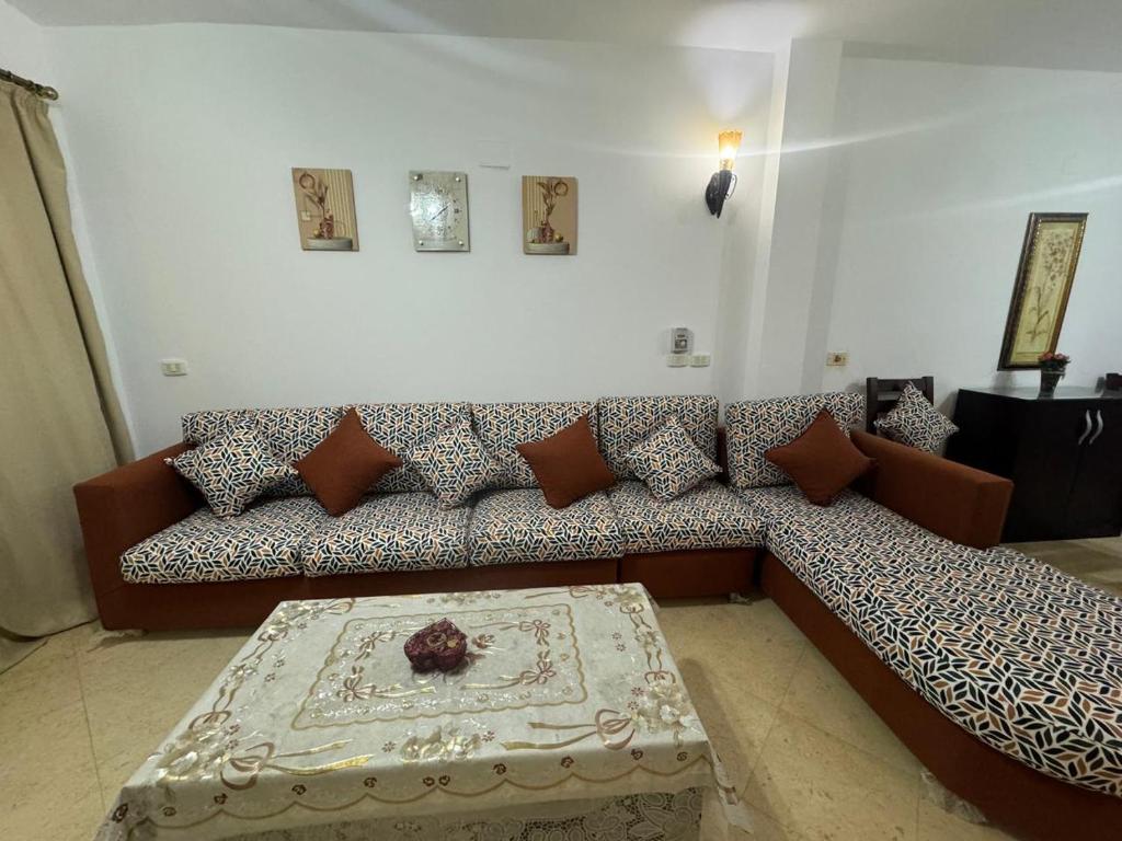 Kép Brand New Renovated Cheerful 3-bedroom Villa With 6 Pools FAMILY ONLY- Perla Marina Kilo 85 szállásáról El Alameinben a galériában