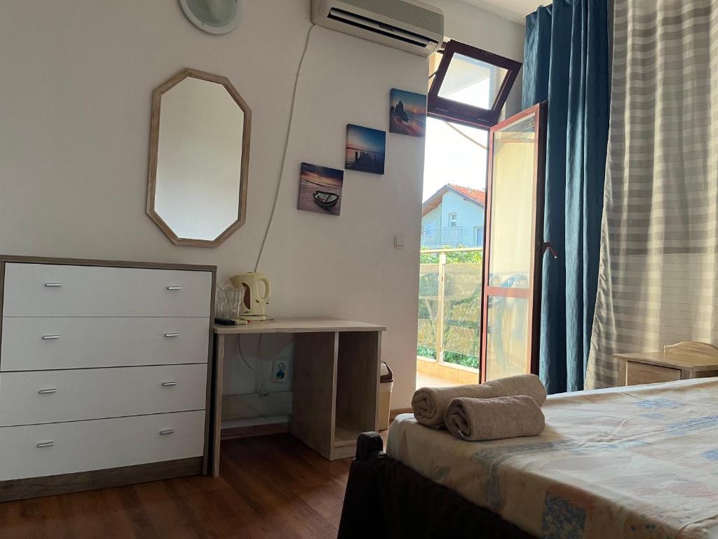 A bed or beds in a room at Paunovi Guest House