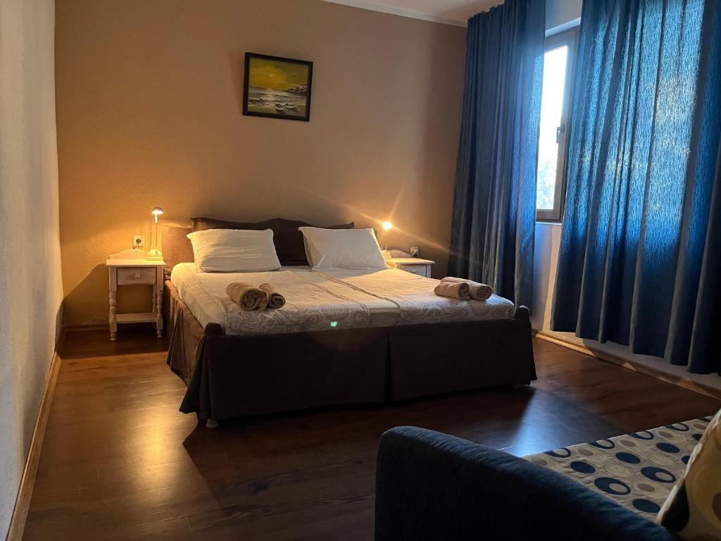 A bed or beds in a room at Paunovi Guest House