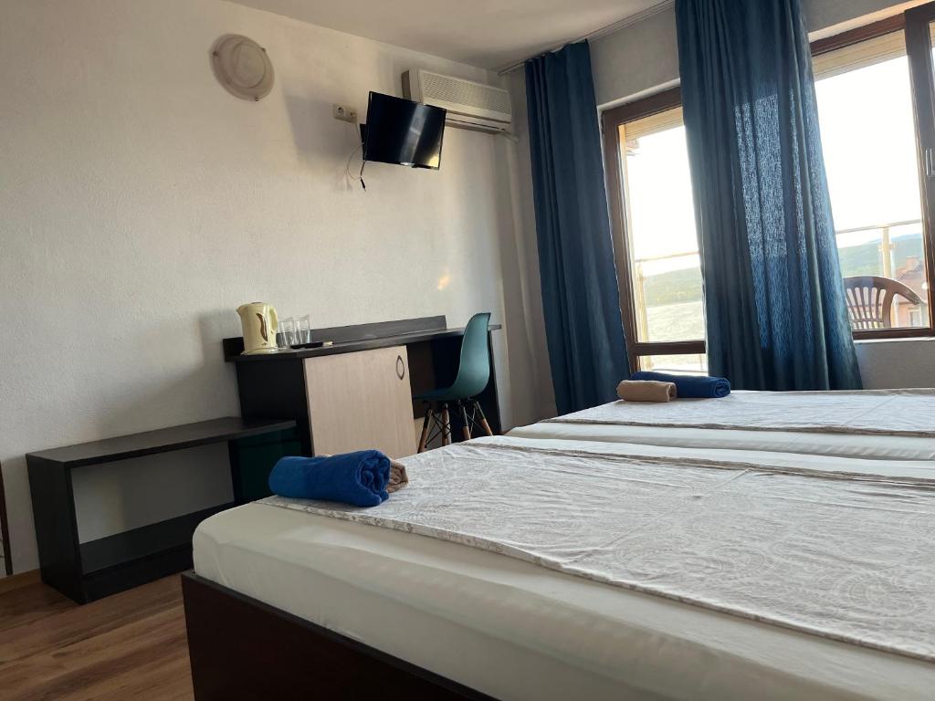 A bed or beds in a room at Paunovi Guest House