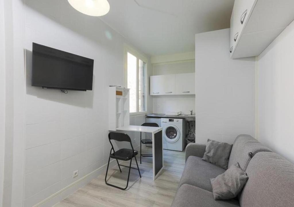 Η κουζίνα ή μικρή κουζίνα στο studio St Cloud perfect place Roland Garros # Parc des Princes