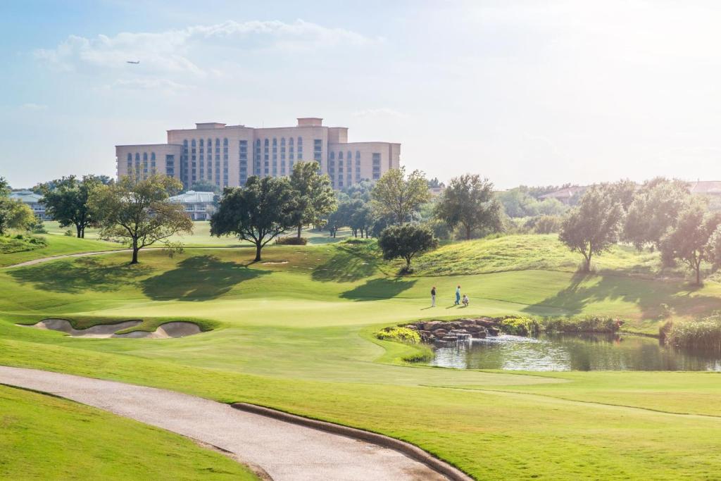 Golf v rezortu nebo okolí