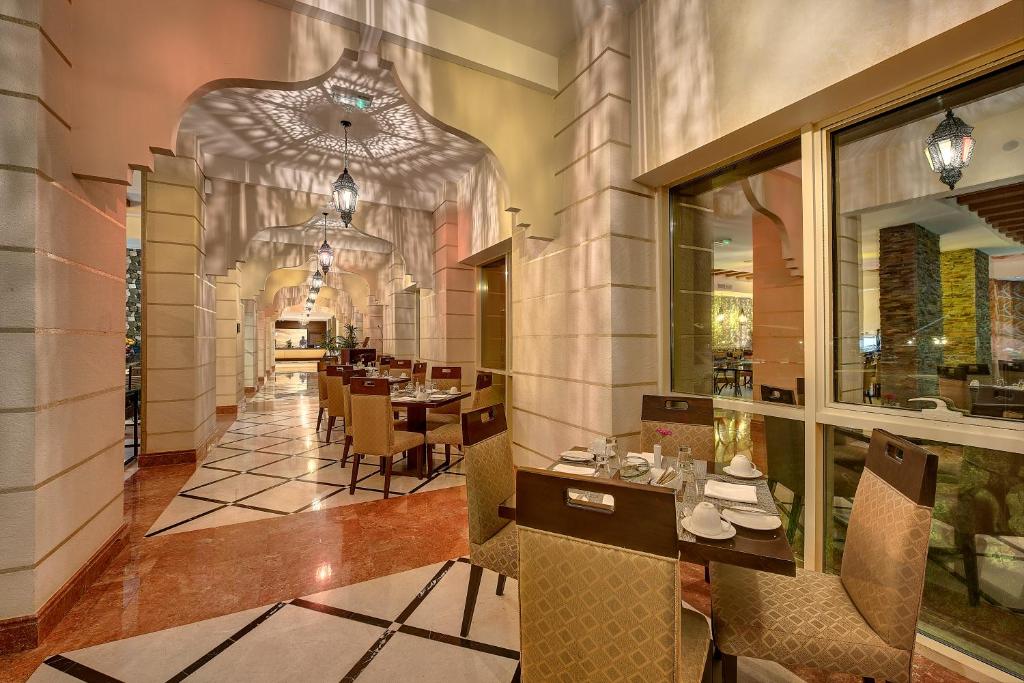 Restaurace v ubytování Western Hotel - Ghayathi