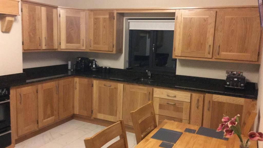Kuchyň nebo kuchyňský kout v ubytování Paddys Cottage