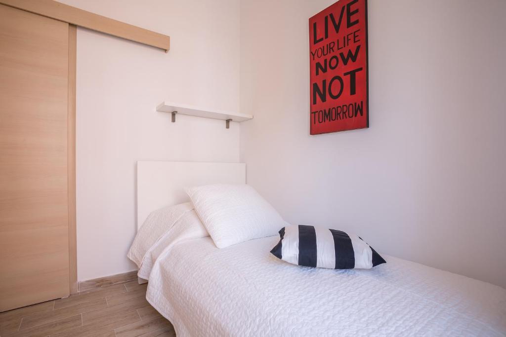 Postel nebo postele na pokoji v ubytování Apartments Oleandar