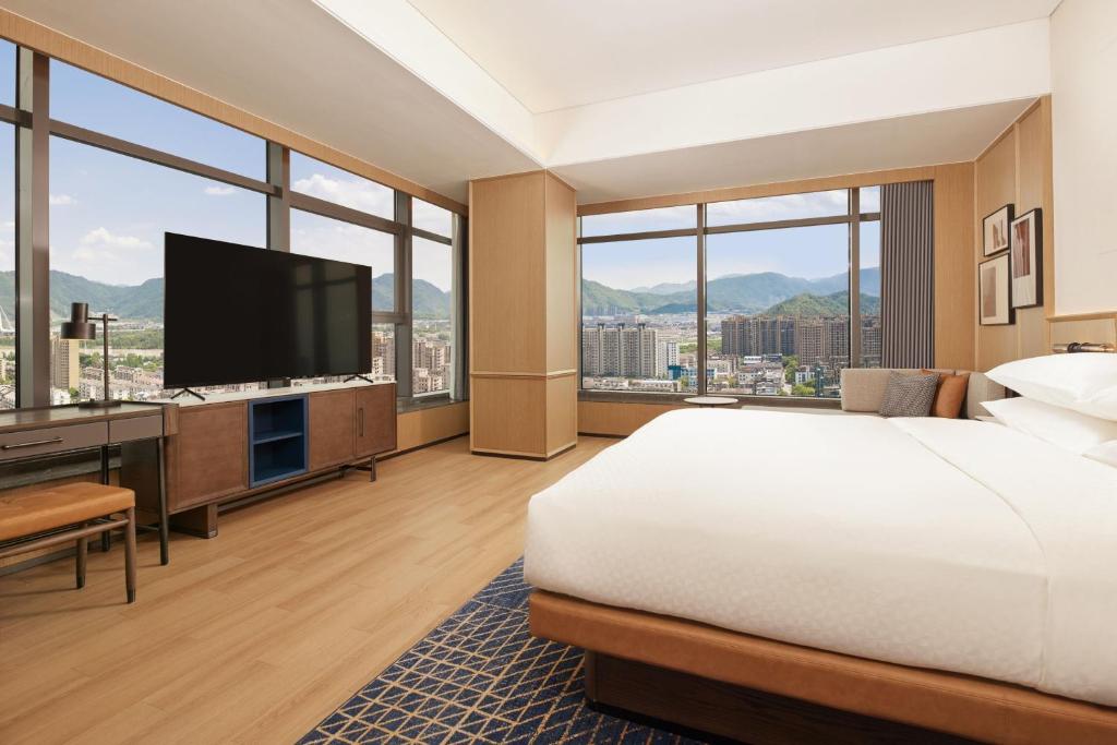 TV a/nebo společenská místnost v ubytování Four Points by Sheraton Linhai