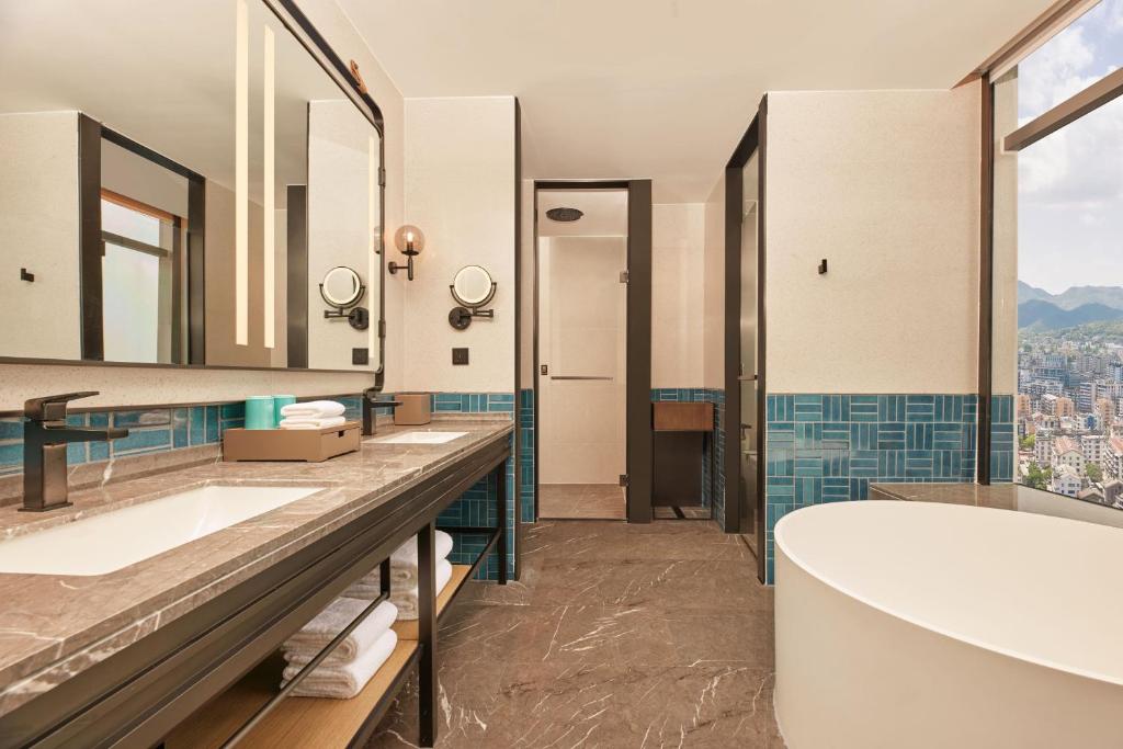Koupelna v ubytování Four Points by Sheraton Linhai