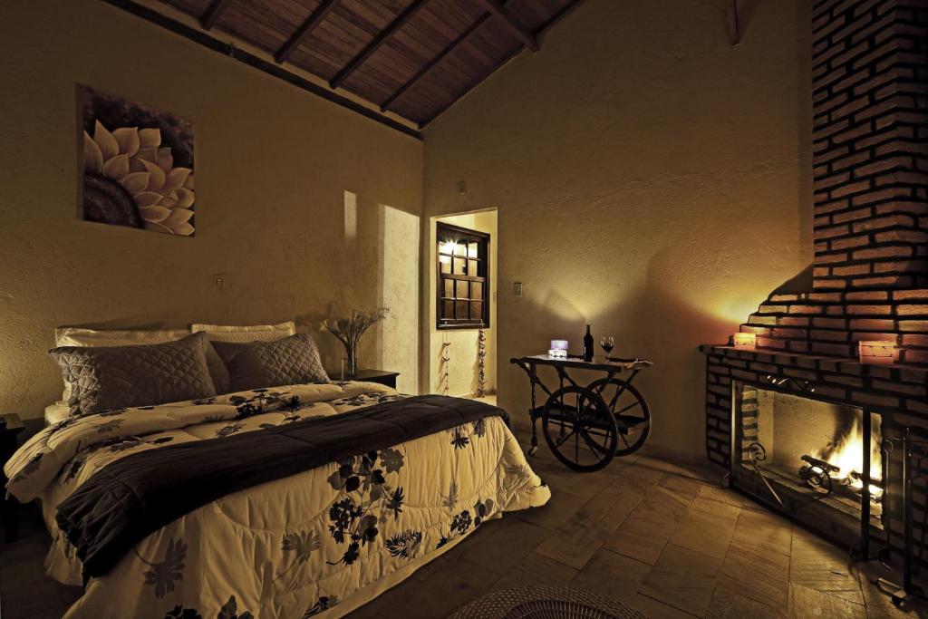 Un pat sau paturi într-o cameră la Pousada Eldorado Das Gerais