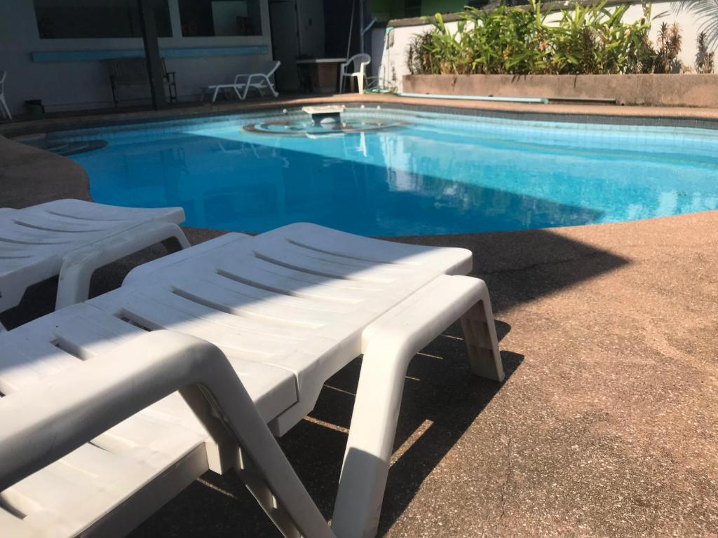 Radi Mansionの敷地内または近くにあるプール