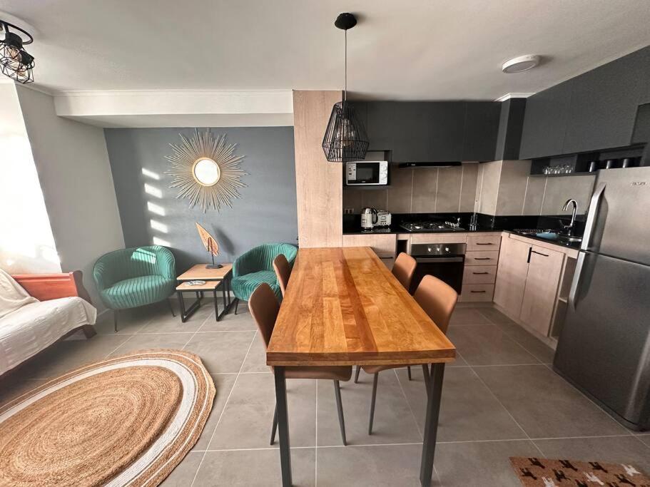a kitchen with a table and chairs in a room at Vive la Experiencia en P Arenas in Punta Arenas