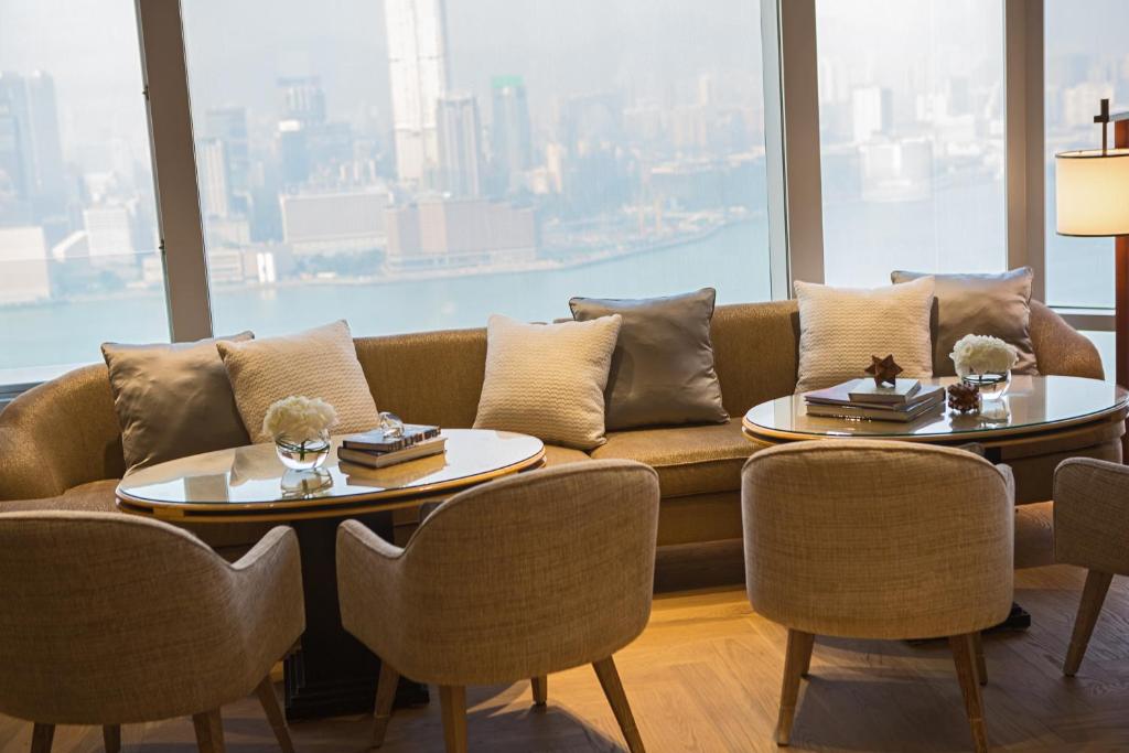Część wypoczynkowa w obiekcie Renaissance Hong Kong Harbour View Hotel