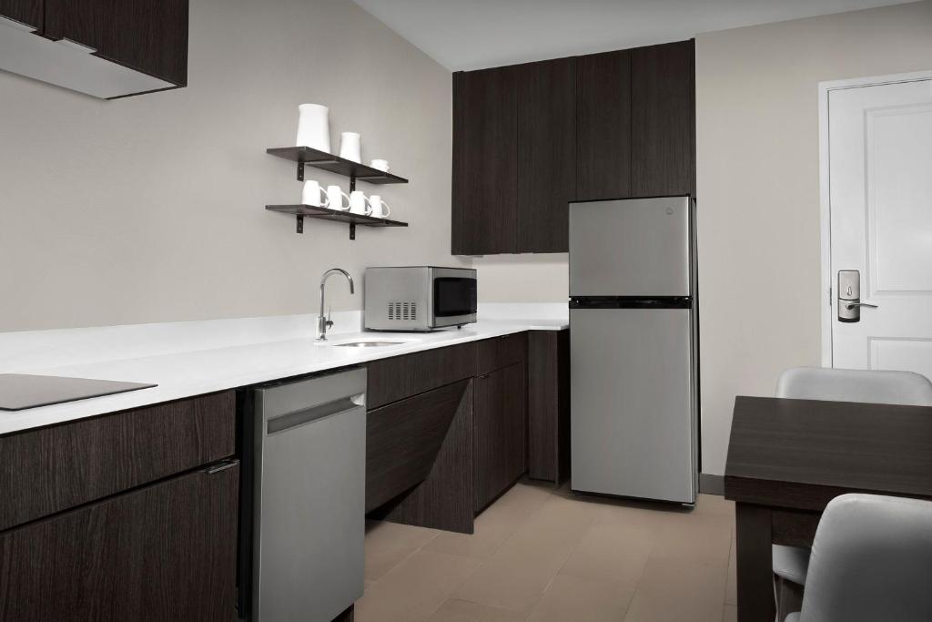 Galveston Hotels With Kitchenette 1