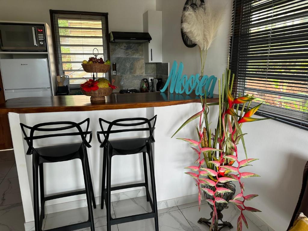 Una cocina o cocineta en Okatea Lodge