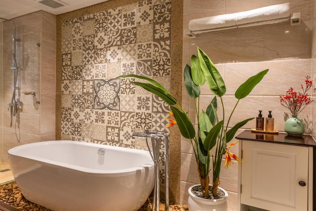 Indochine Heritage Suite - Massage Included