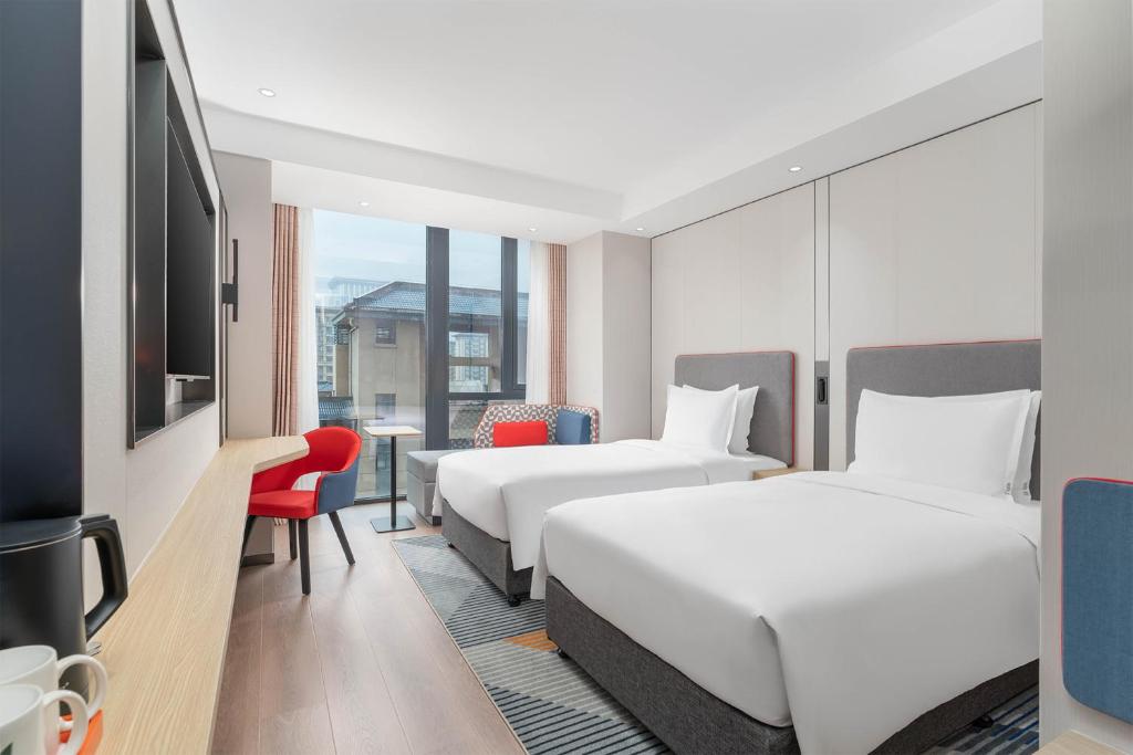Postel nebo postele na pokoji v ubytování Holiday Inn Express Xi'an Daxing by IHG